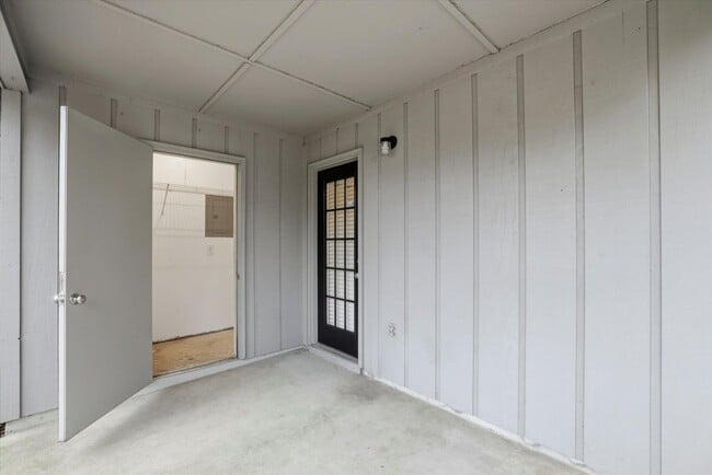 Building Photo - 2658 Millbank Dr