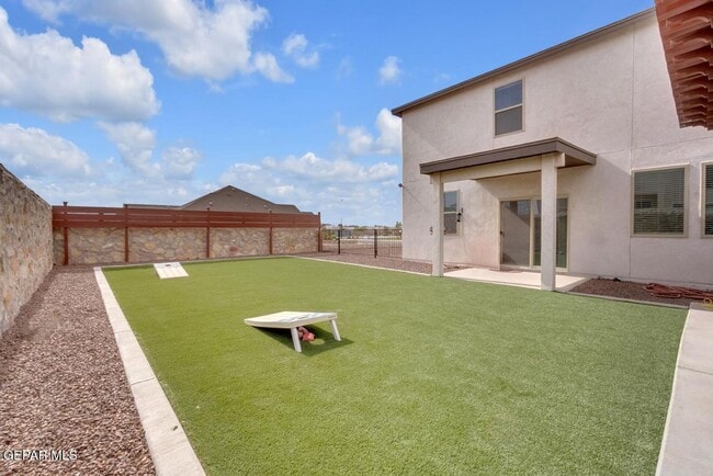 Building Photo - East El Paso 4 bed Refrig A/C