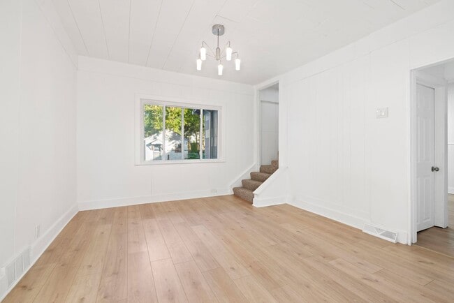 Building Photo - MOVE IN SPECIAL! SCORE HALF OFF 1ST MONTH'S RENT IF SIGNED BY NOV. 21! Beautiful 3 bedroom home i...