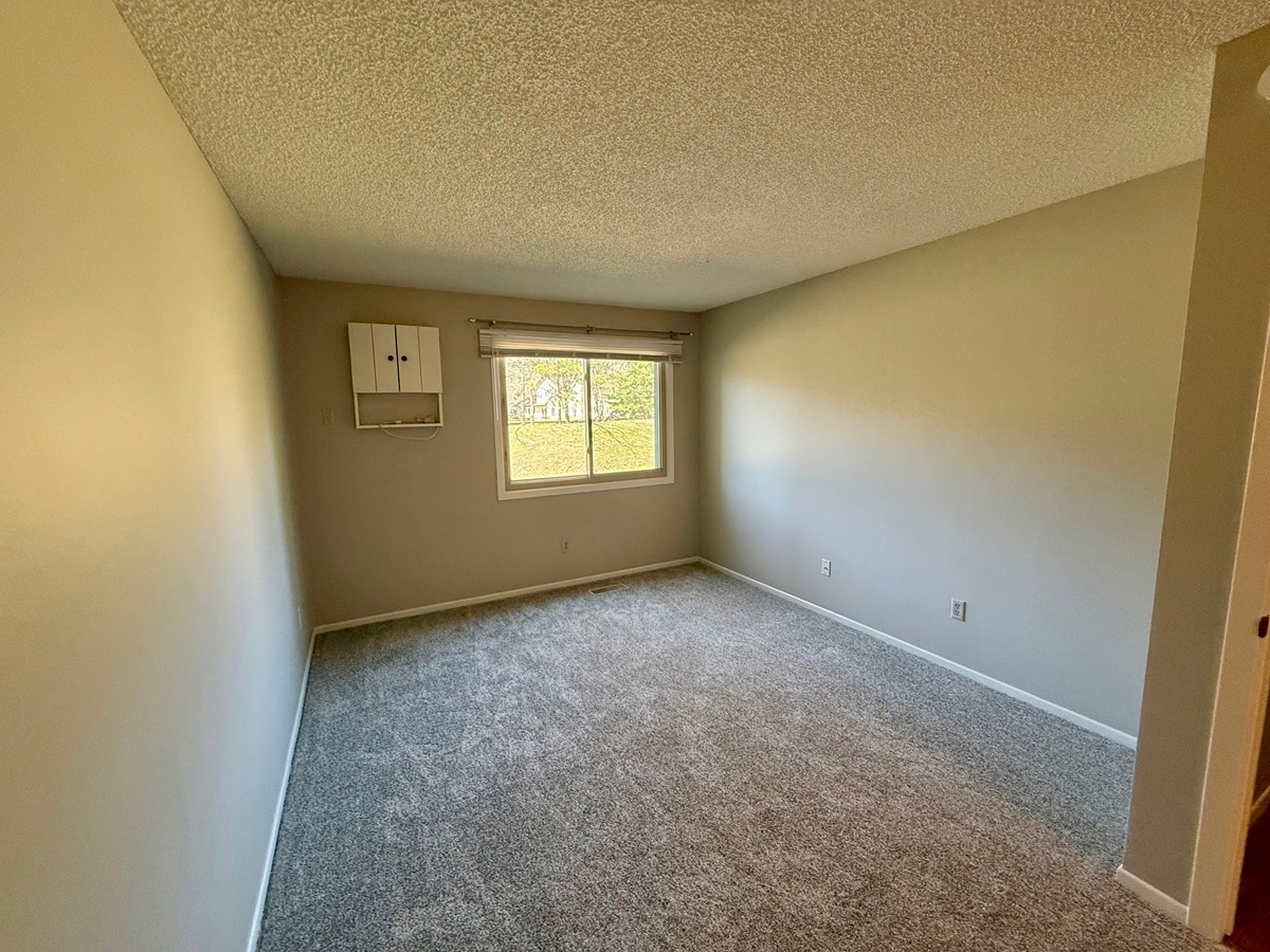 Building Photo - 8856 Jasmine Ln