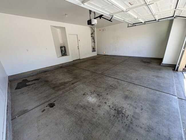 Building Photo - 2,500 sq ft 4 bedroom + Den home in Rancho Sahuarita