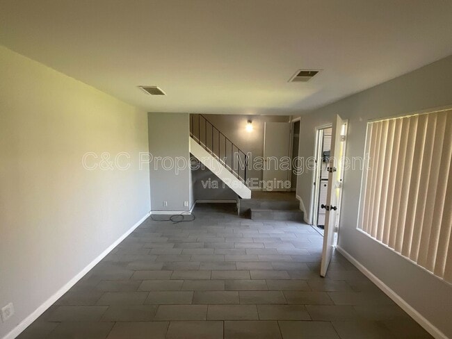 Building Photo - 292 Grecia Ct