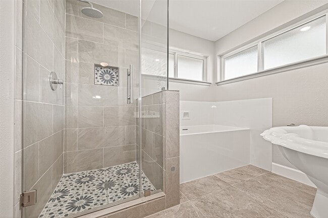 Building Photo - 1611 Drexel Dr