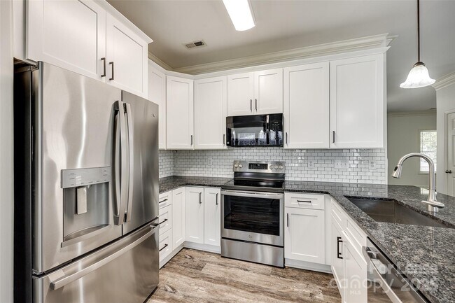 Building Photo - 4505 Hampstead Heath Dr