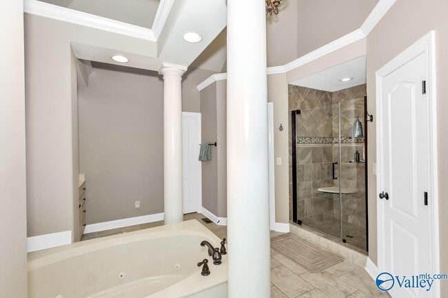 Building Photo - 230 Bishop Farm Way