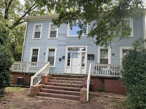 Building Photo - 738 W Poplar St