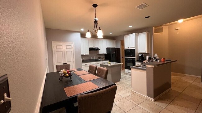 Building Photo - 3506 Nandina Dr