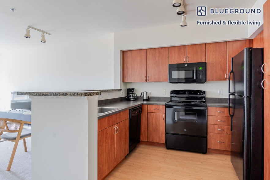 Building Photo - 362 Bellevue Way NE