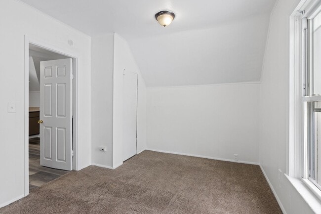 Building Photo - Selling - River Street