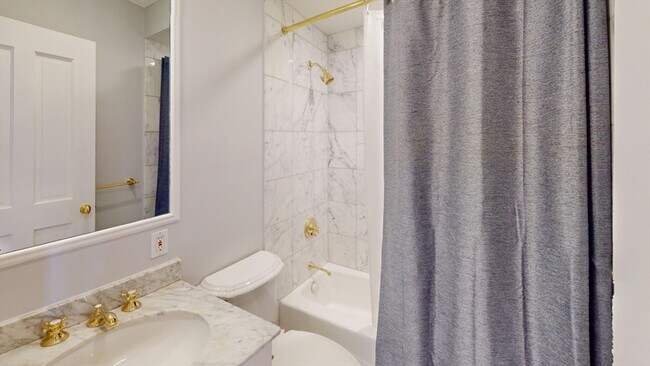 Building Photo - 22 Beacon St