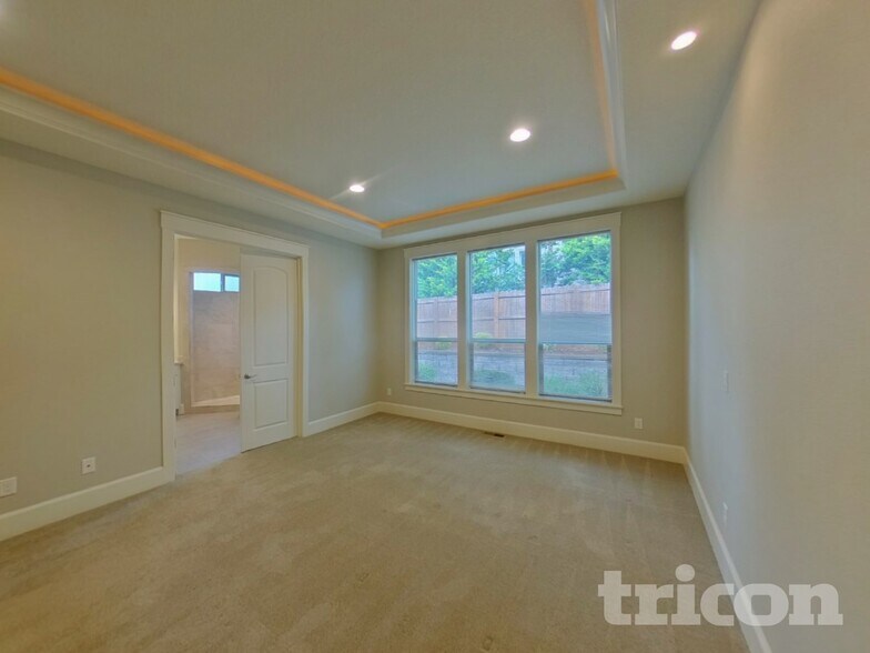 Building Photo - 2604 NE 175th St