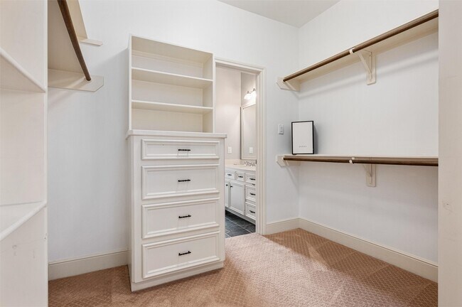 Building Photo - 4523 Maple St