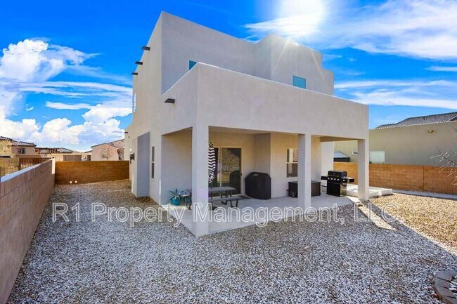 Building Photo - 1551 Corta Corona
