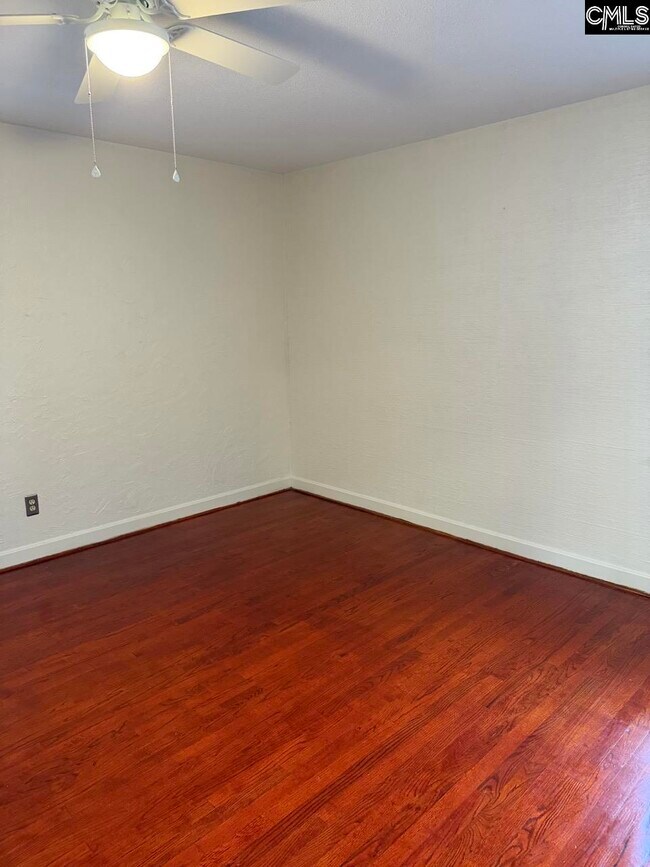 Building Photo - 511 Shady Ln