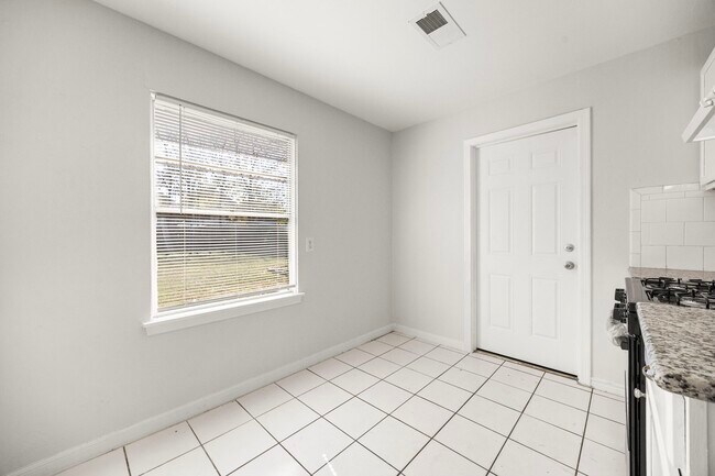 Building Photo - 6711 Schiller St