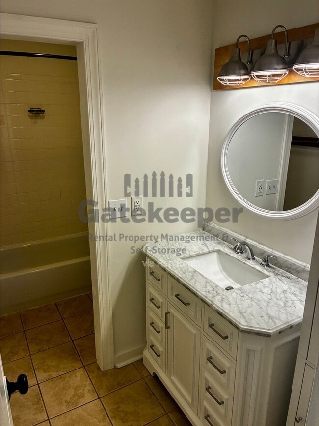 Building Photo - 101 Sandlewood Dr