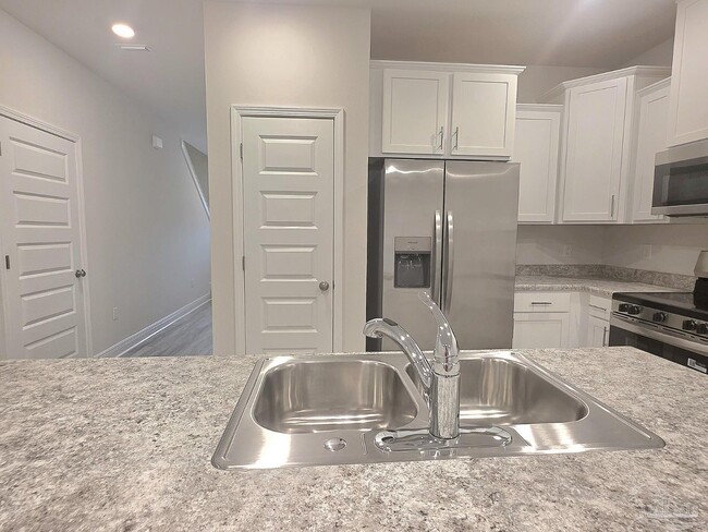 Building Photo - 1306 Leeway Dr