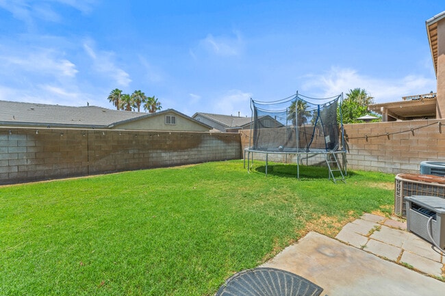 Building Photo - 81225 Avenida Garcia