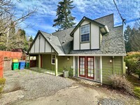 Building Photo - Country Cottage in the City