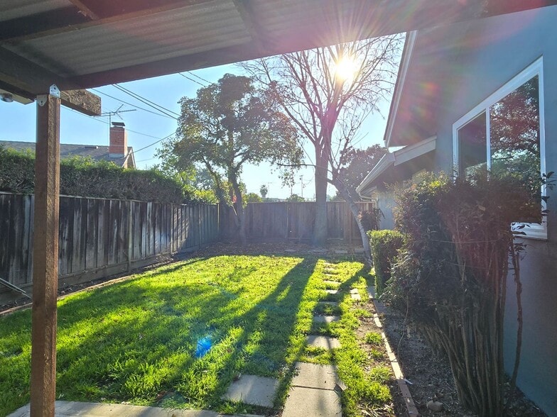 Building Photo - 1542 Parkview Ave