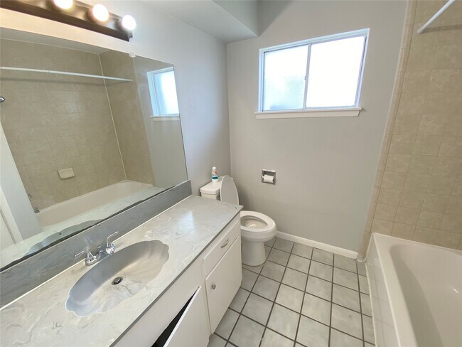Building Photo - 8214 Riptide Dr