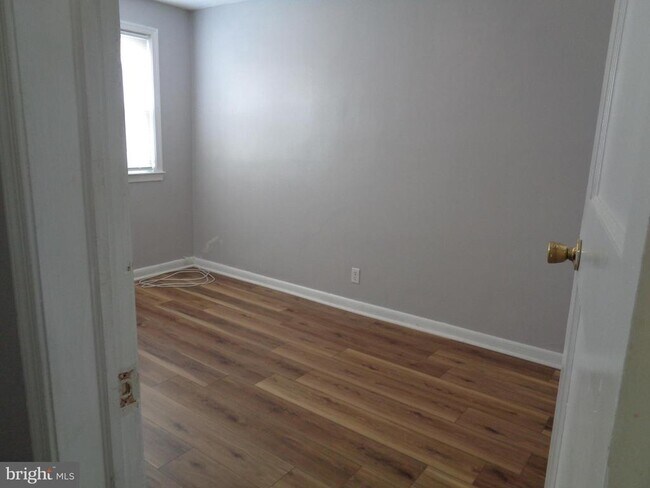 Building Photo - 2245 Graythorn Rd