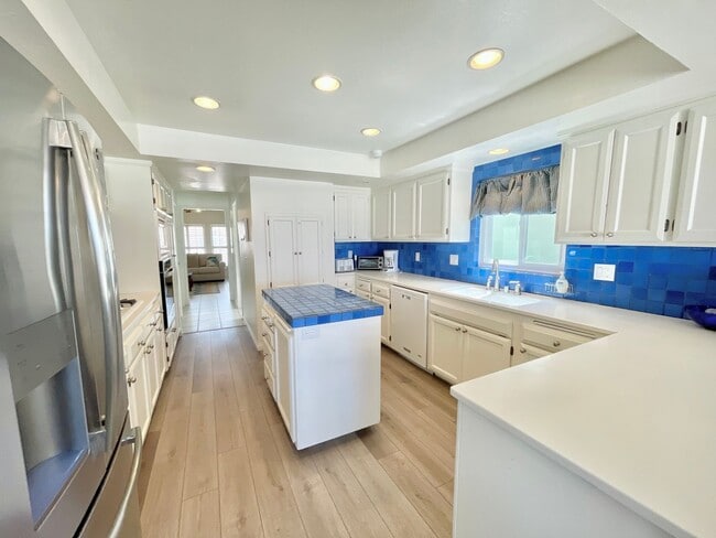 Building Photo - 4025 Ocean- MFR