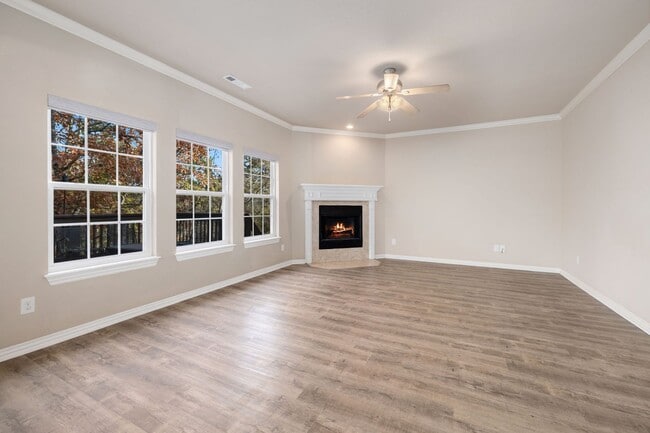 Building Photo - Charming 3-Bed Home in Fayetteville