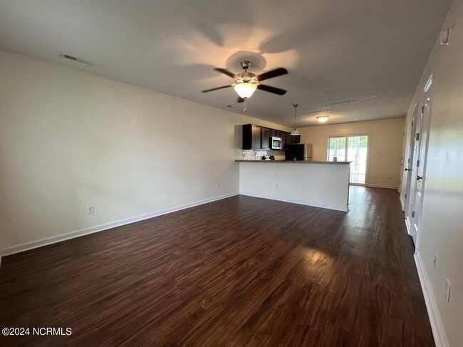Building Photo - 411 Falls Cove