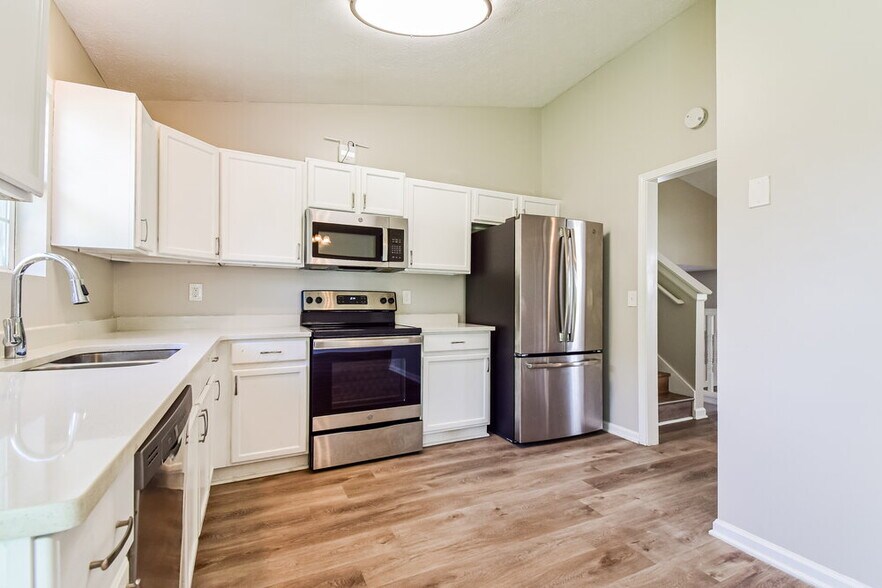 Building Photo - 6149 Raleigh Oaks Ct
