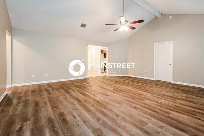 Building Photo - 3 Bedroom Pet-Friendly Home in Jacksonville, FL with Main Street Renewal