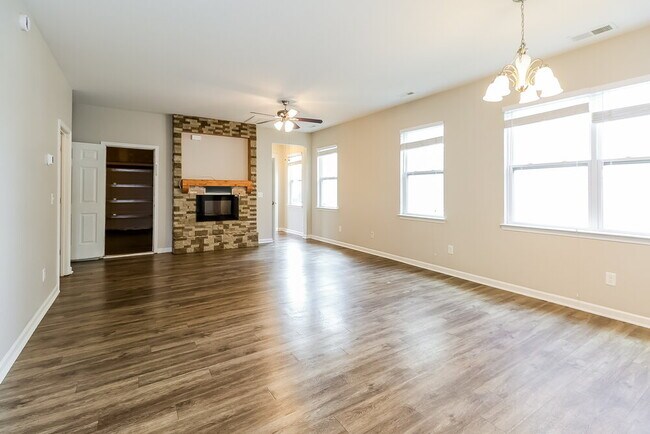 Building Photo - 812 Old Forester Ln