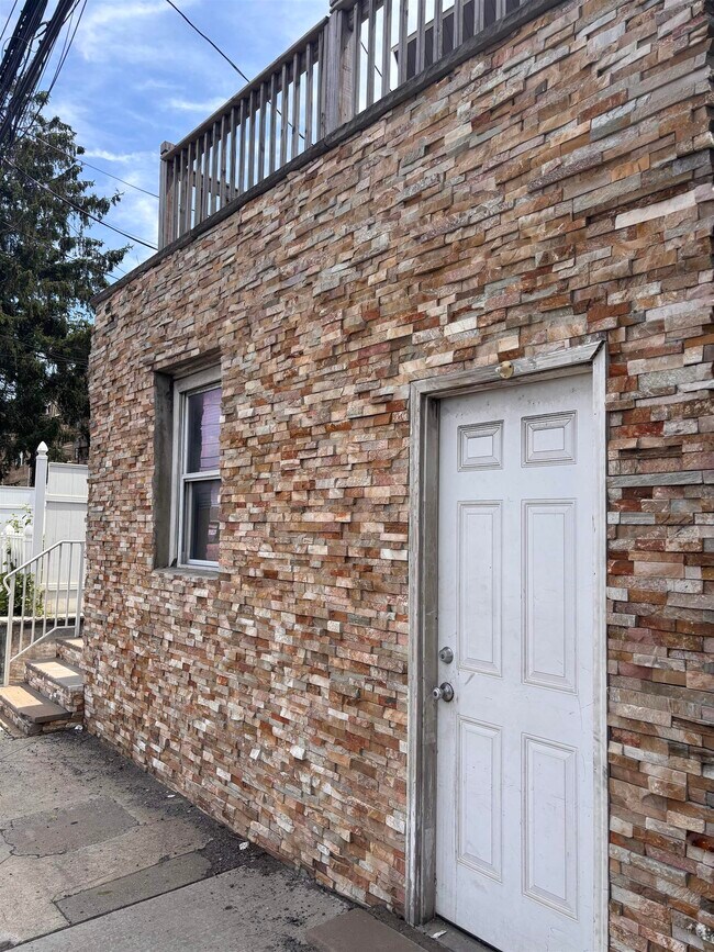 Building Photo - 5208 Tonnelle Ave