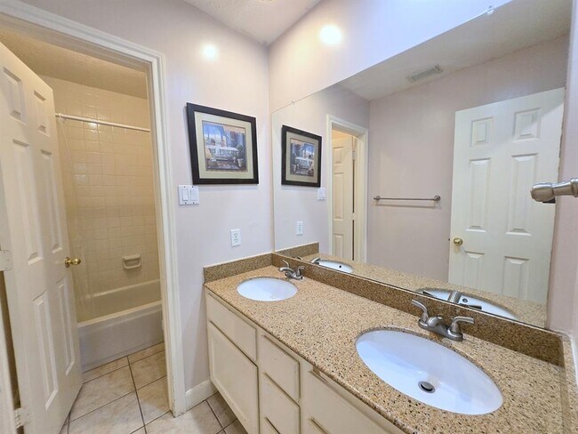 Building Photo - 5118 Rebel Ridge Dr
