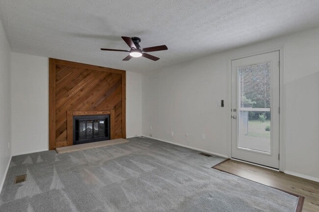 Building Photo - 1488 Red Leaf Ln
