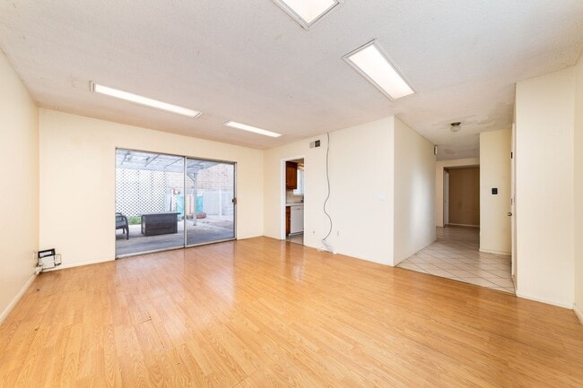 Building Photo - Single-Story 3 Bedroom Home with Pool in Camarillo