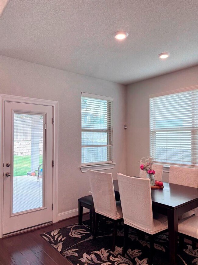 Building Photo - 5408 La Canada Wy