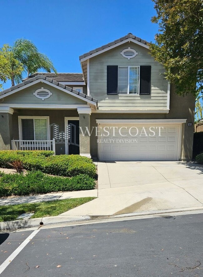 Building Photo - Elegant 3-Bedroom Home in Gated Vista Comm...