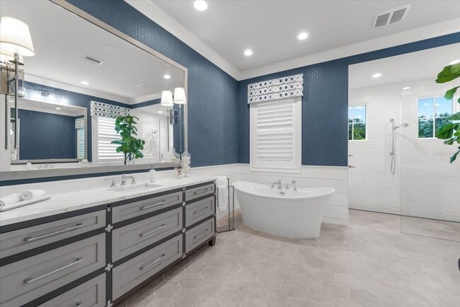 Building Photo - Private Estate Rental in The Concession