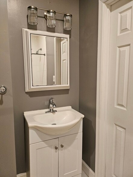 Building Photo - 908 S Hanover St