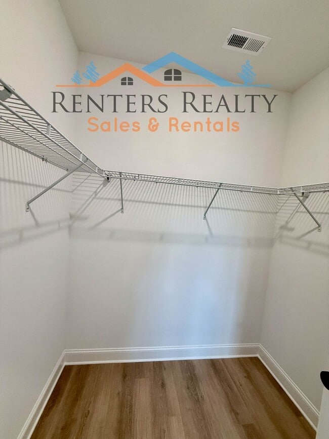 Building Photo - Stunning 3 Bedroom with Rooftop Terrace