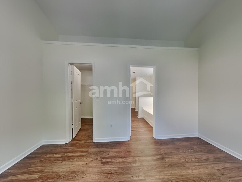 Building Photo - 32 Riverbed Dr