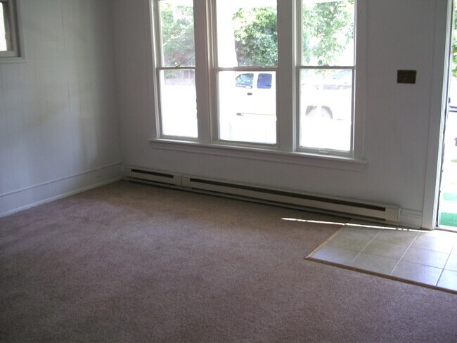 Building Photo - 209 9th St S