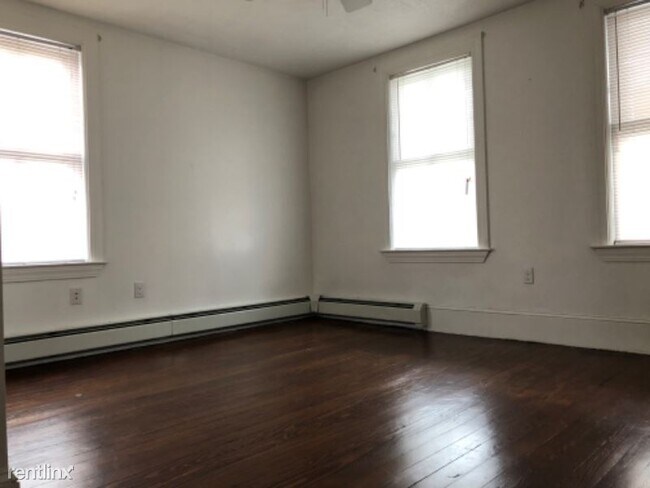 Building Photo - 1 br, 1 bath Apartment - 322 Central St