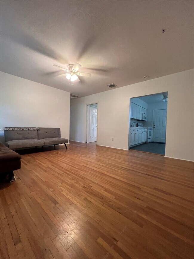 Building Photo - 2 bedroom in Miami FL 33138