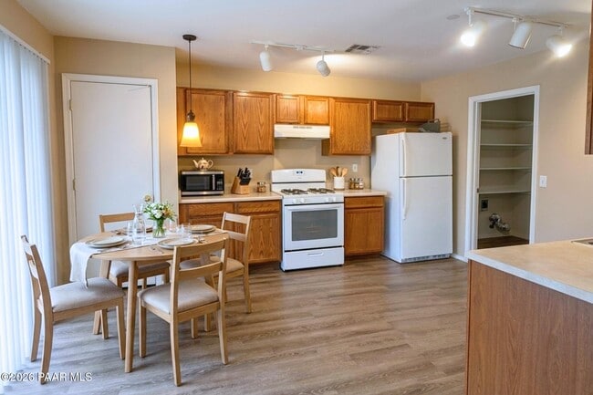 Building Photo - 8478 N Placita De La Manzana