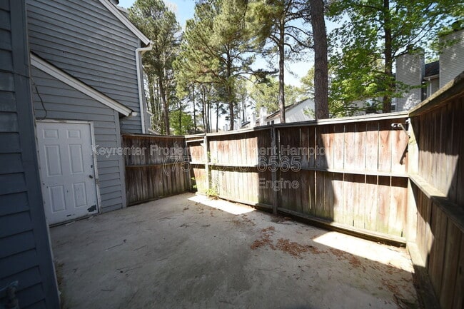 Building Photo - 101 Madison Chase