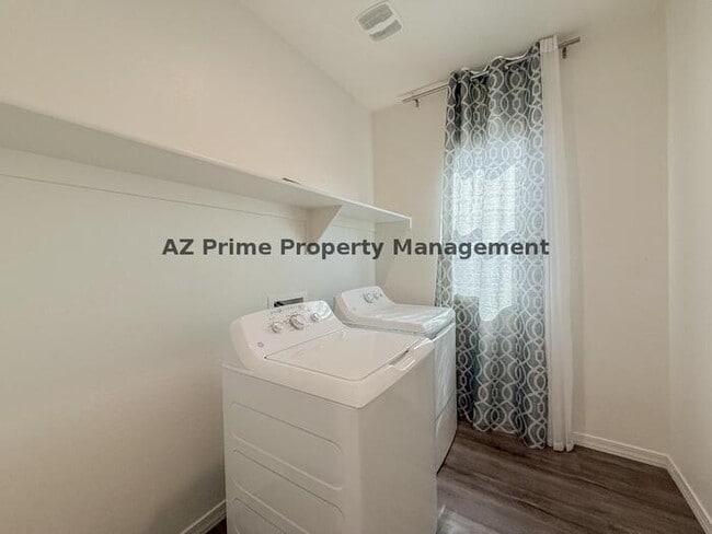 Building Photo - 5815 N 195th Dr