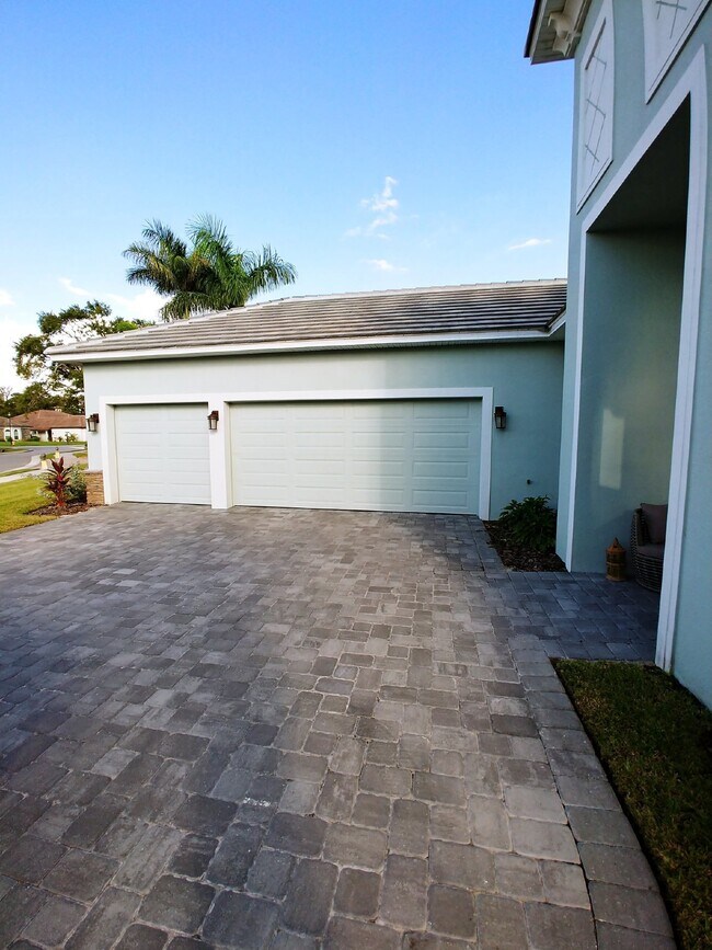 Building Photo - "Spacious 4 Bed, 3.5 Bath Rockledge Rental - Your Dream Home Awaits!"