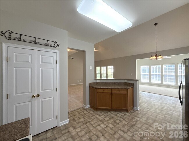 Building Photo - 2140 Pineapple Ct